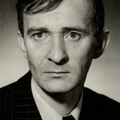 AKg
